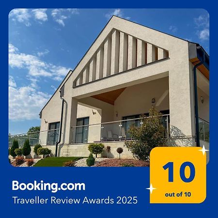 Legyesbenye Aszuvilag Rezidencia With Sauna & Jacuzzi מראה חיצוני תמונה