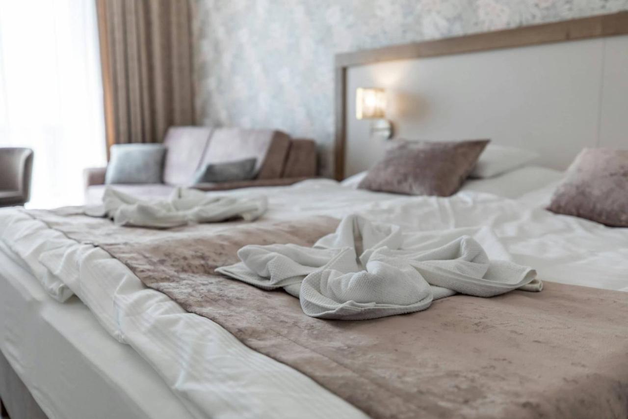 Legyesbenye Aszuvilag Rezidencia With Sauna & Jacuzzi מראה חיצוני תמונה