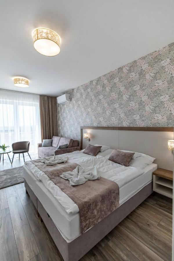 Legyesbenye Aszuvilag Rezidencia With Sauna & Jacuzzi מראה חיצוני תמונה