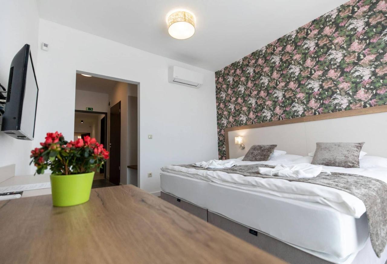 Legyesbenye Aszuvilag Rezidencia With Sauna & Jacuzzi מראה חיצוני תמונה