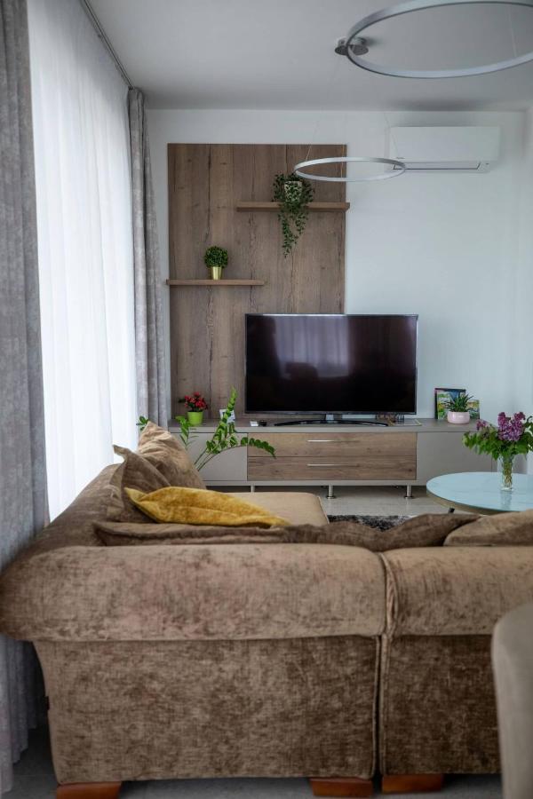 Legyesbenye Aszuvilag Rezidencia With Sauna & Jacuzzi מראה חיצוני תמונה