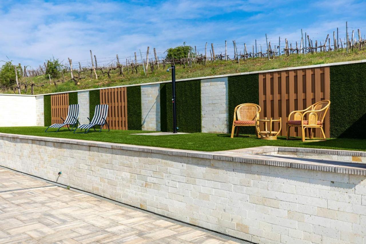 Legyesbenye Aszuvilag Rezidencia With Sauna & Jacuzzi מראה חיצוני תמונה