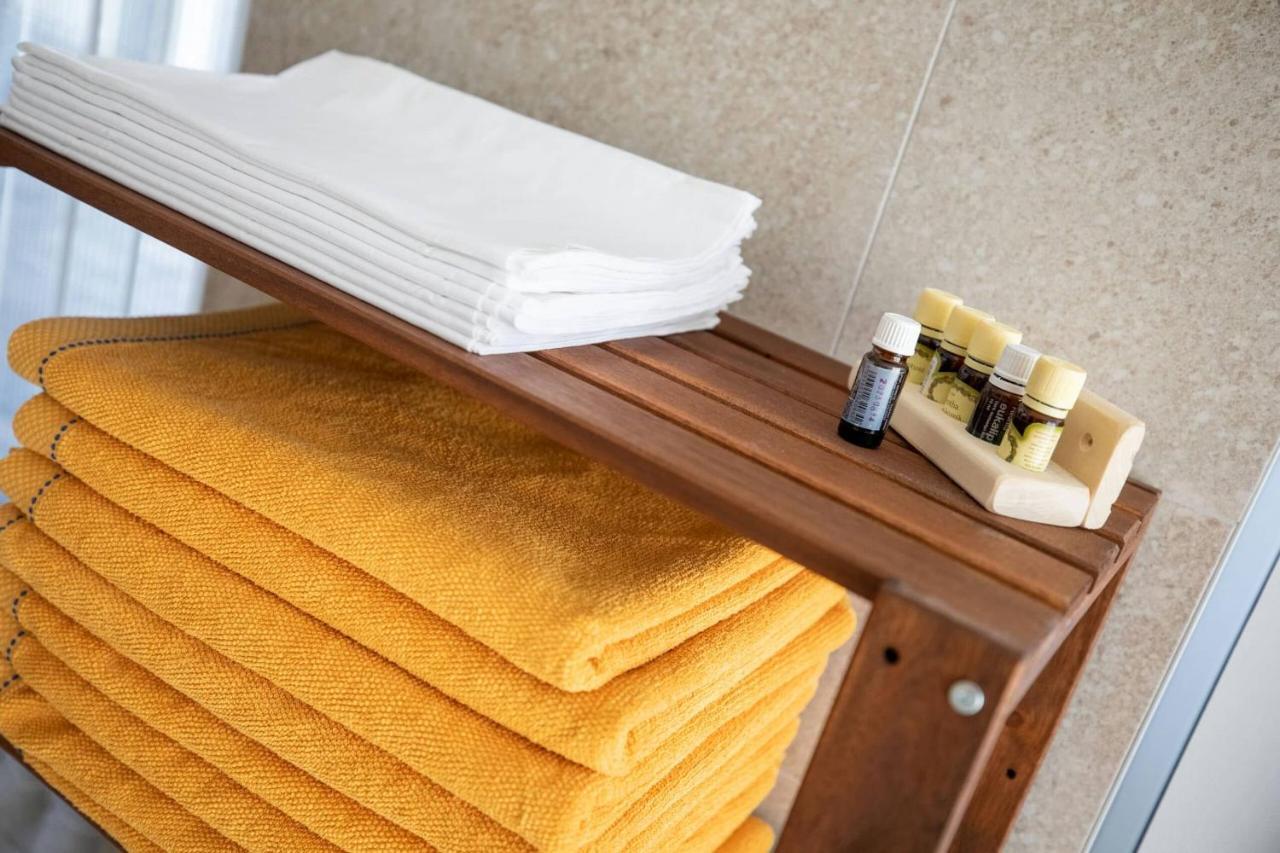 Legyesbenye Aszuvilag Rezidencia With Sauna & Jacuzzi מראה חיצוני תמונה