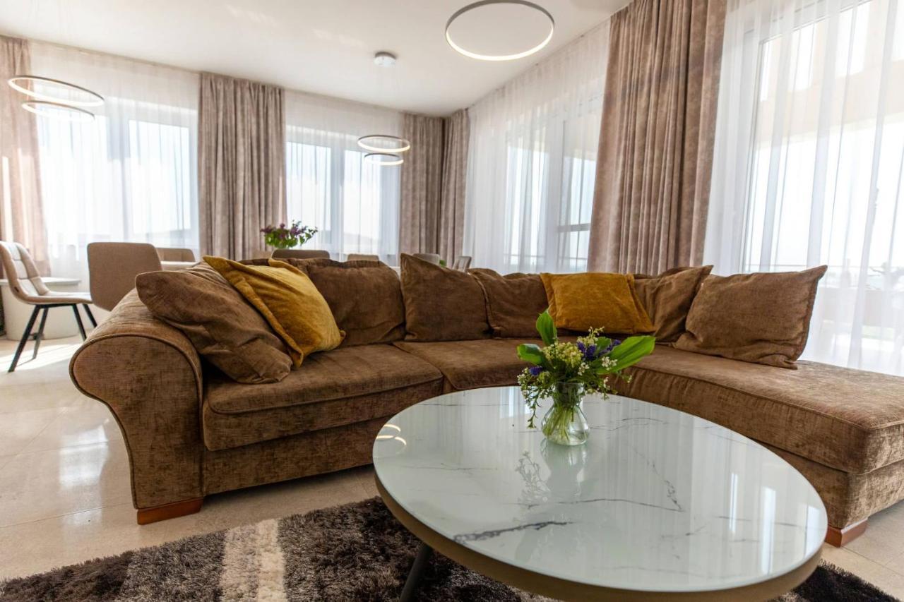 Legyesbenye Aszuvilag Rezidencia With Sauna & Jacuzzi מראה חיצוני תמונה
