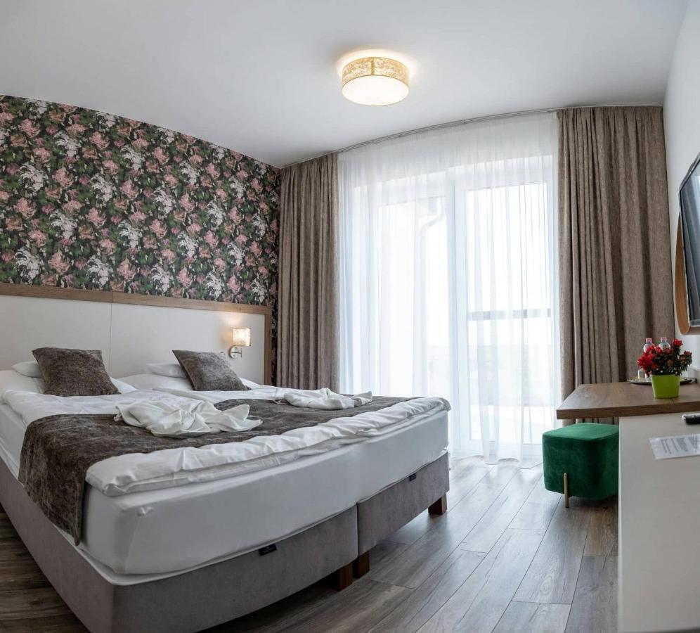 Legyesbenye Aszuvilag Rezidencia With Sauna & Jacuzzi מראה חיצוני תמונה