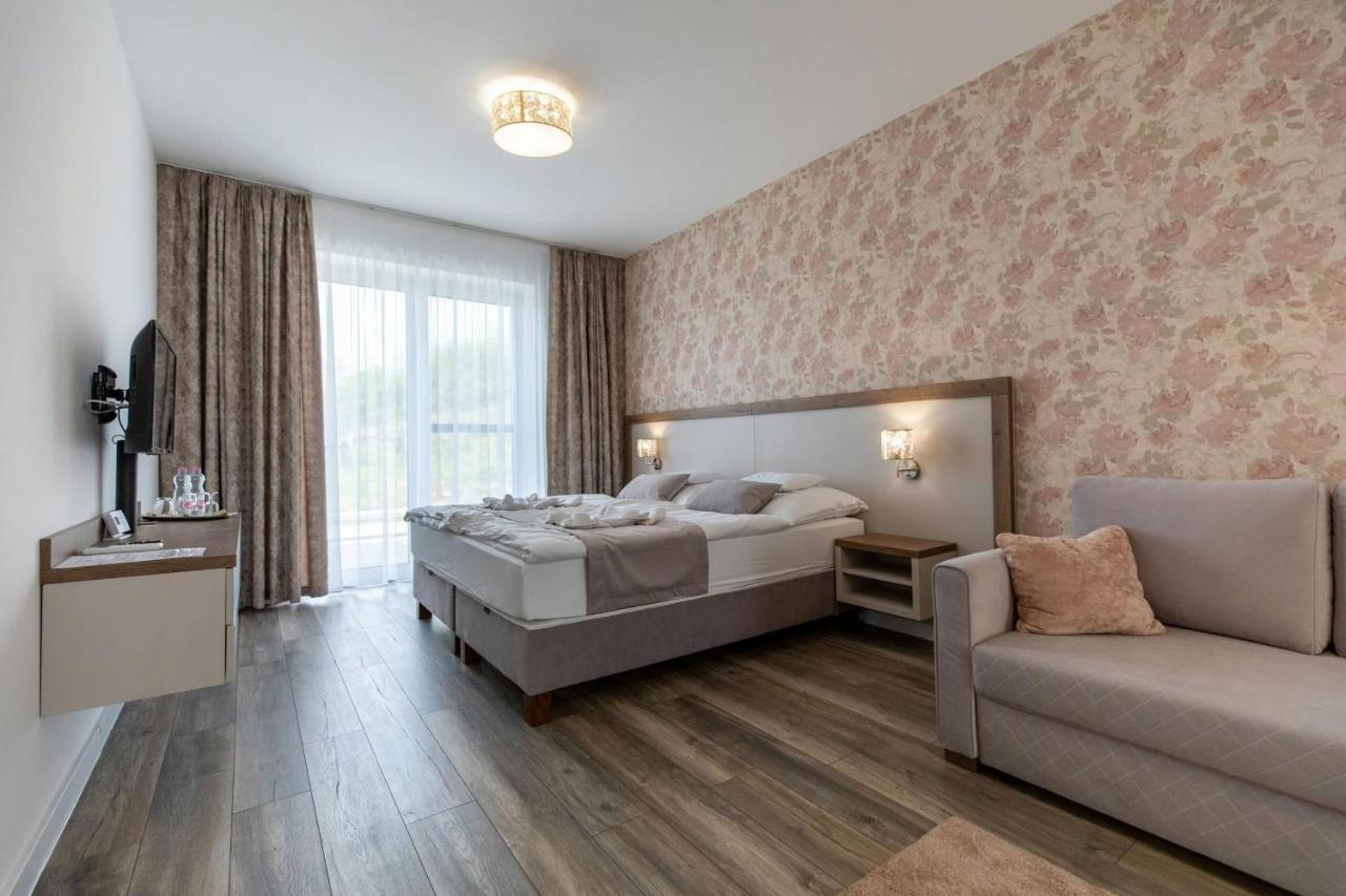 Legyesbenye Aszuvilag Rezidencia With Sauna & Jacuzzi מראה חיצוני תמונה
