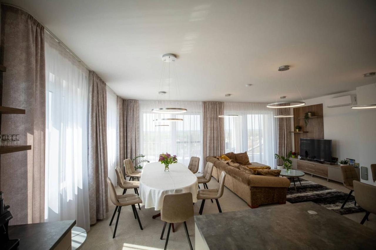 Legyesbenye Aszuvilag Rezidencia With Sauna & Jacuzzi מראה חיצוני תמונה