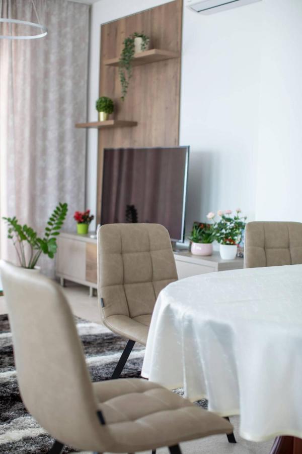 Legyesbenye Aszuvilag Rezidencia With Sauna & Jacuzzi מראה חיצוני תמונה