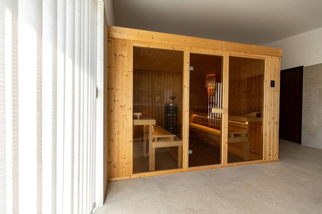 Legyesbenye Aszuvilag Rezidencia With Sauna & Jacuzzi מראה חיצוני תמונה