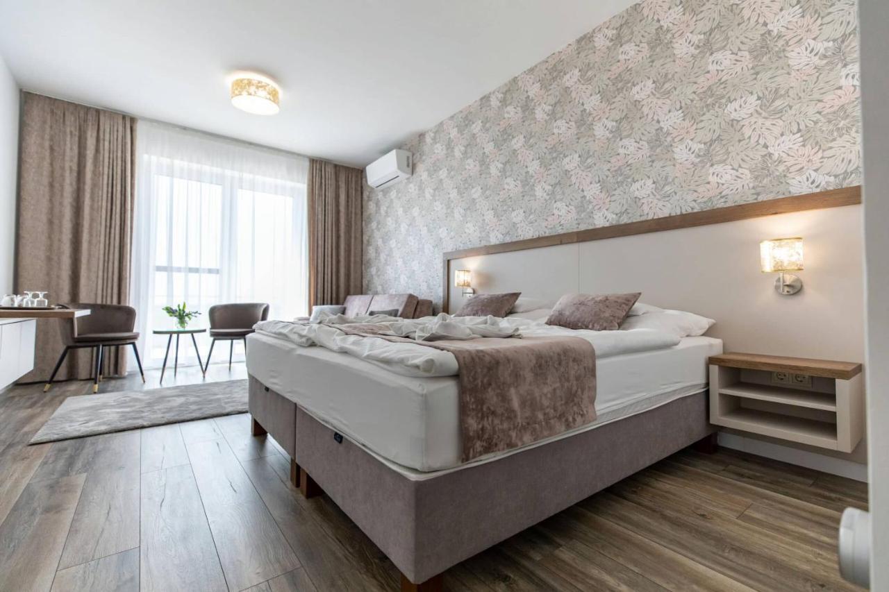 Legyesbenye Aszuvilag Rezidencia With Sauna & Jacuzzi מראה חיצוני תמונה
