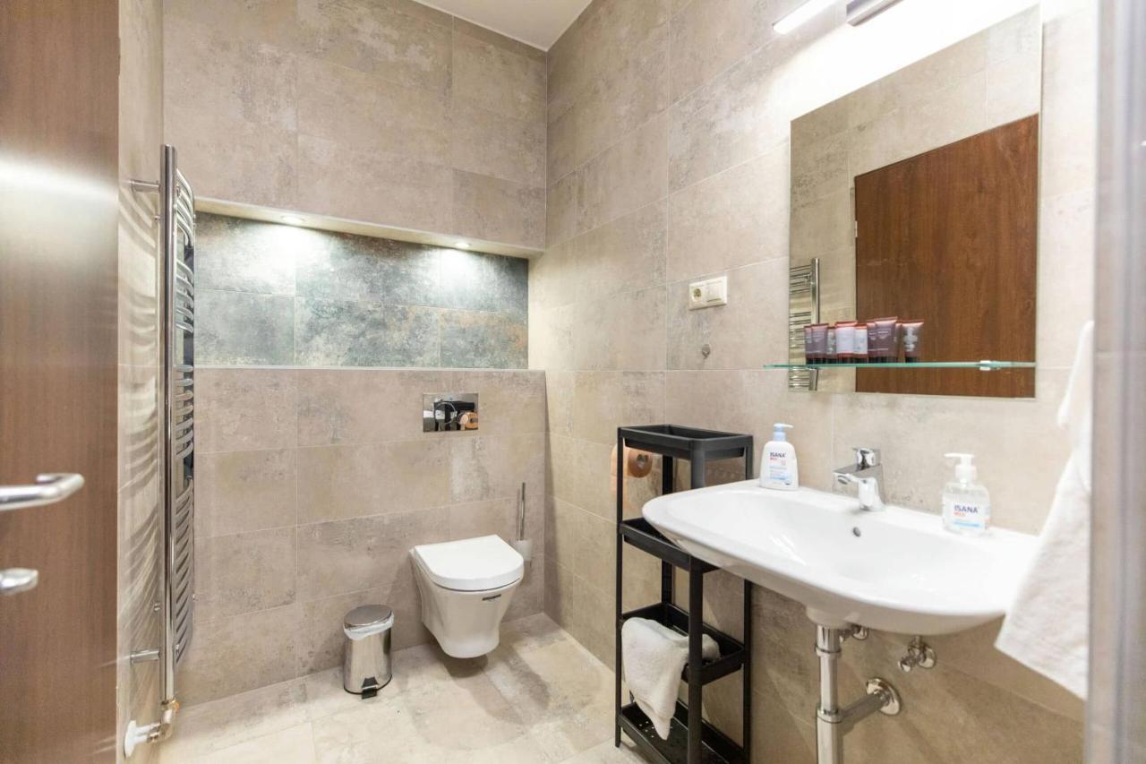 Legyesbenye Aszuvilag Rezidencia With Sauna & Jacuzzi מראה חיצוני תמונה