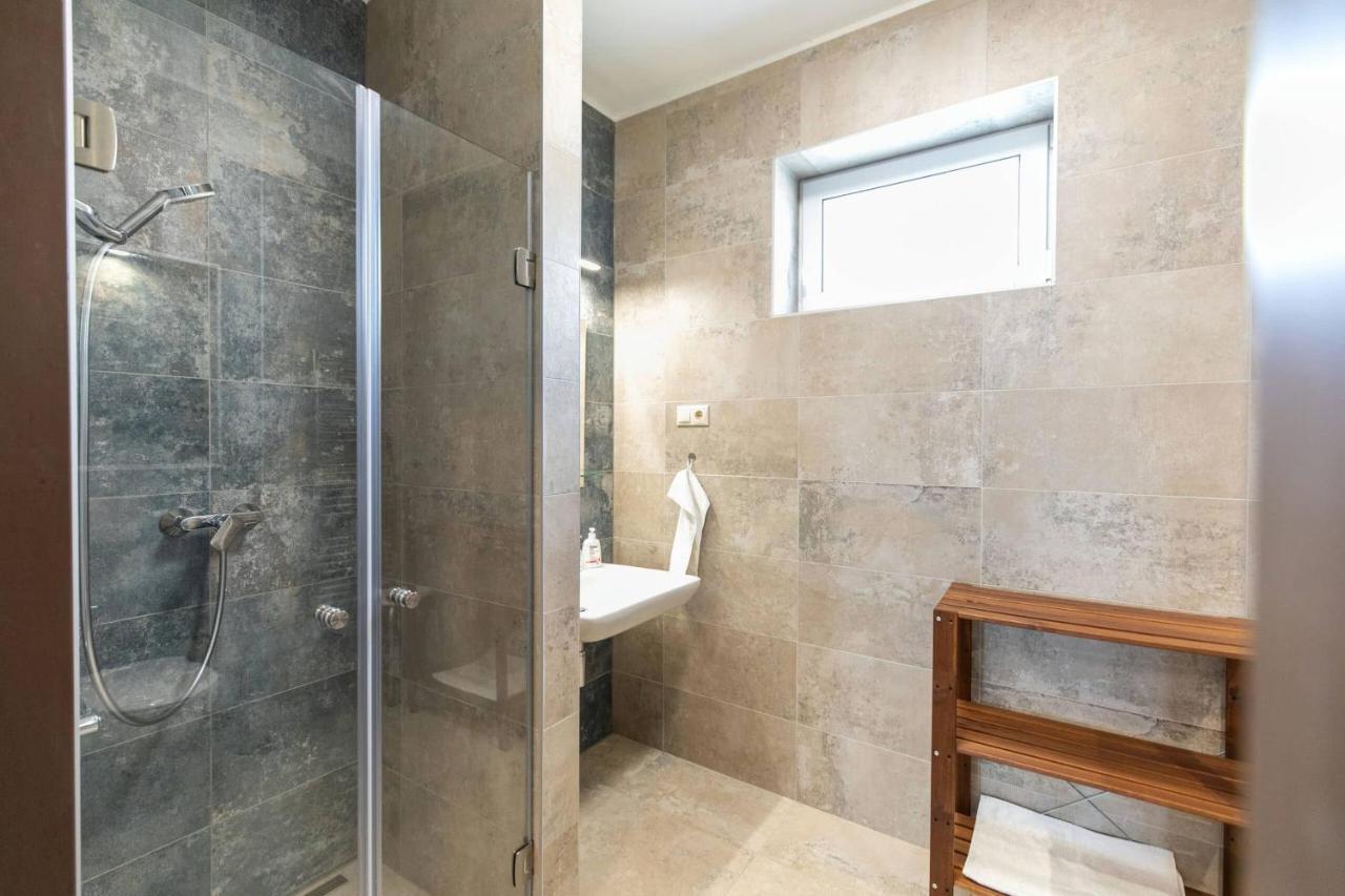 Legyesbenye Aszuvilag Rezidencia With Sauna & Jacuzzi מראה חיצוני תמונה
