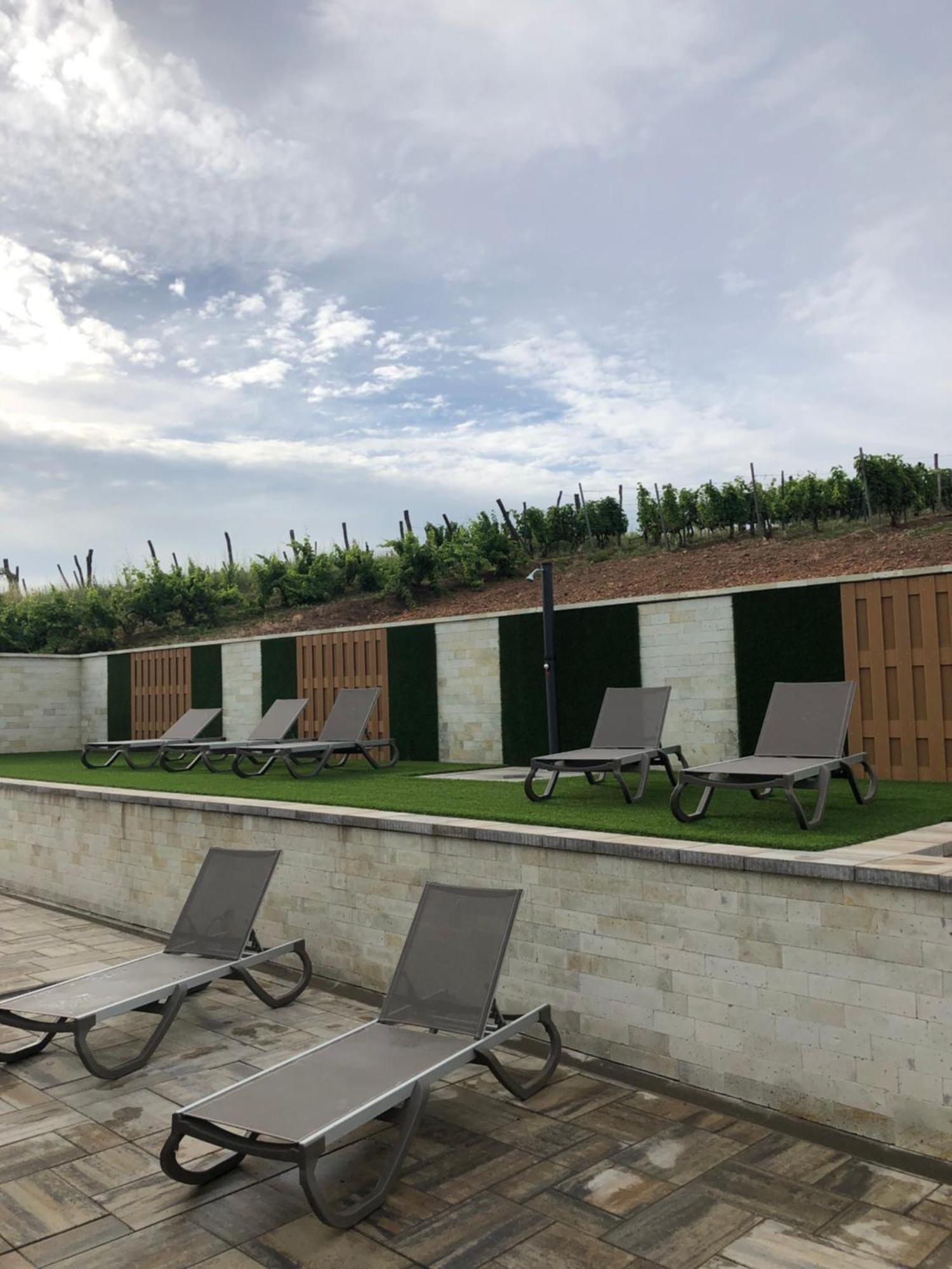 Legyesbenye Aszuvilag Rezidencia With Sauna & Jacuzzi מראה חיצוני תמונה