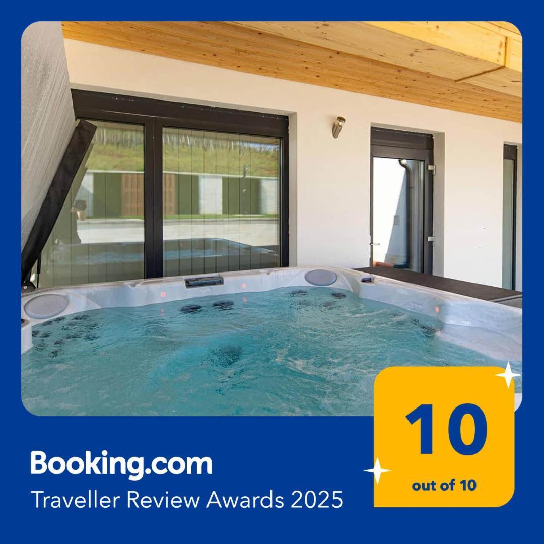 Legyesbenye Aszuvilag Rezidencia With Sauna & Jacuzzi מראה חיצוני תמונה